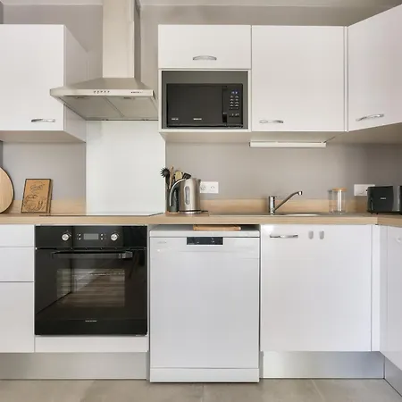 A 500m De La De La Jetee, Pour 4 *