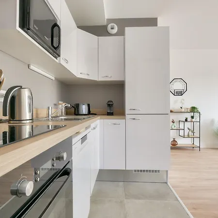 A 500m De La De La Jetee, Pour 4 *