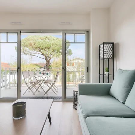 A 500m De La De La Jetee, Pour 4 Appartement *